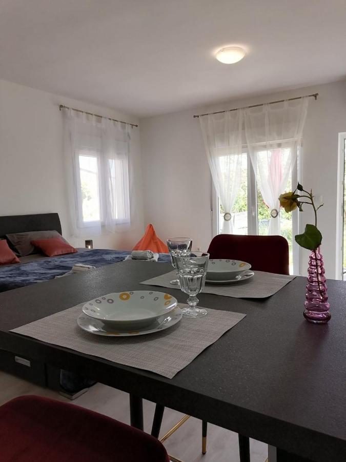 Leona Apartment Vidikovac, Pula Eksteriør billede